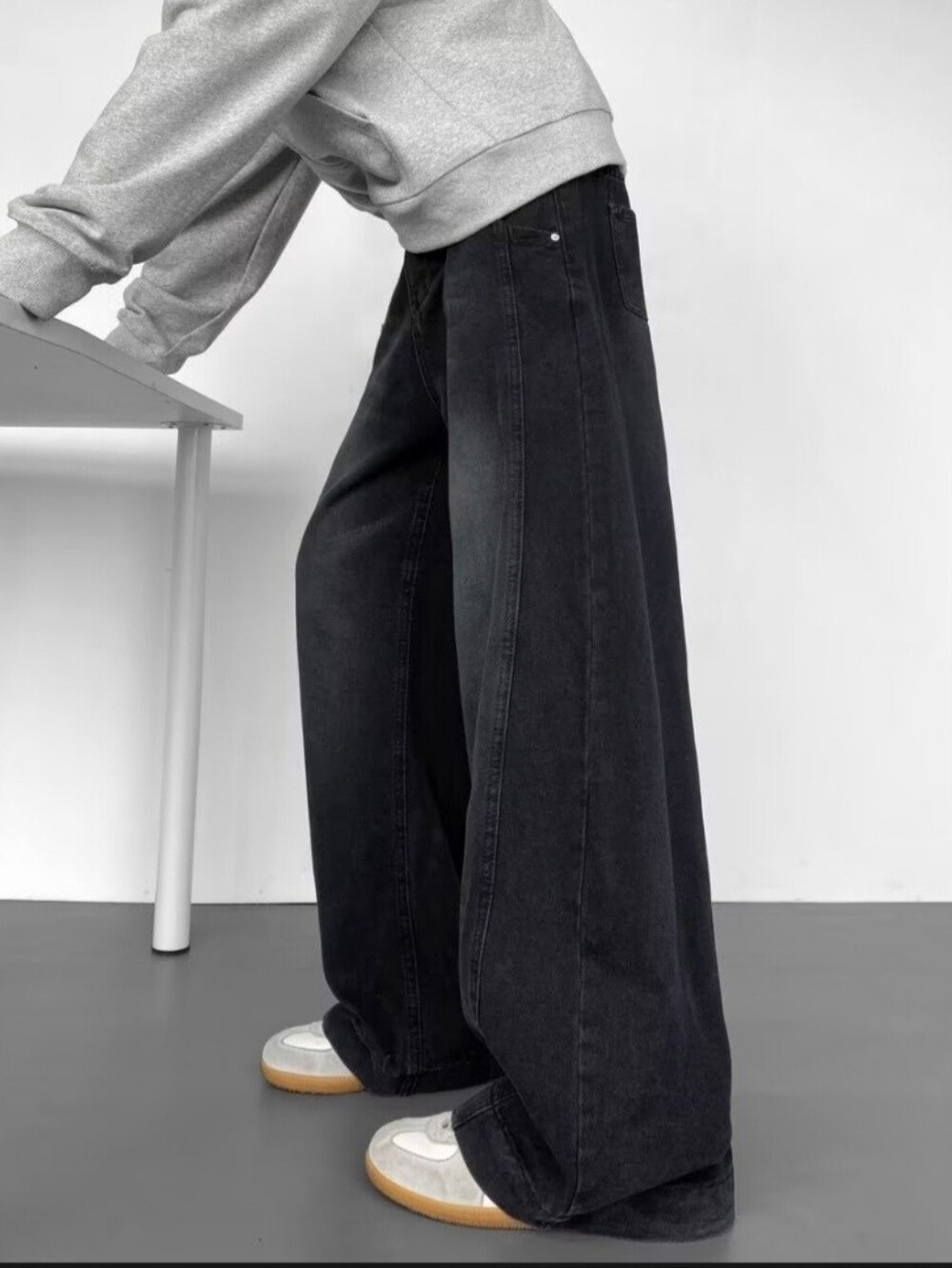Relaxed Wide-Leg Men's Jeans in Black - Unbranded
